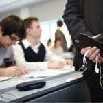 O‘quvchilarning smartfonlardan foydalanishi taqiqlanadi