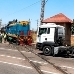 Оҳангаронда поезд рельсдан чиқиб кетди (видео)