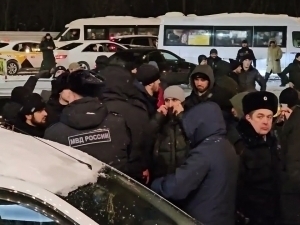 Москвада полиция билан тўқнашган 50 дан ортиқ мигрант ҳибсга олинди