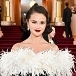 Selena Gomes firibgarlikda ayblanmoqda