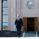 Шавкат Мирзиёев Туркманистонга жўнаб кетди