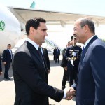 Berdimuhamedov came to Uzbekistan.  Aripov welcomed him at the airport