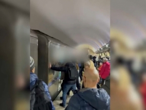 Qozog‘istonda 26 yoshli erkak metro vagoni ostiga tushib ketdi (video)