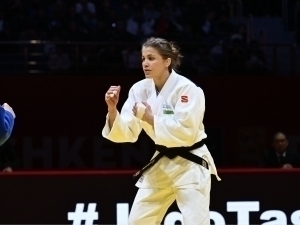 Шукуржон Аминова “Катта дубулға” турнирининг чемпиони бўлди