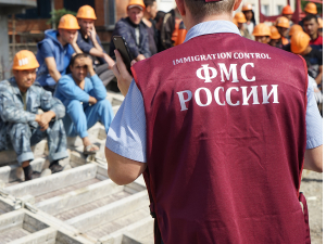 Россия чет элликларни депортация қилишни маълум вақтгача тўхтатди
