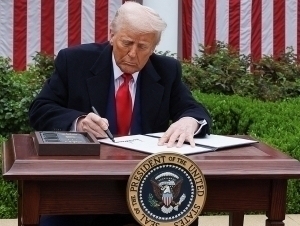 Трамп Эроннинг савдо ҳамкорларига бож солишни бошлайди