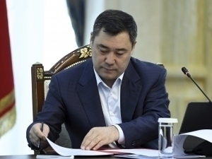 Жапаров ОАВга оид янги қонун имзолади 