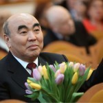 Japarov Akayevning “bir qoshiq qoni”dan kechdi