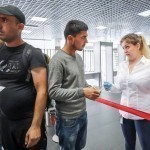 Barmoq izlari, chipli plastik karta: Rossiya migrantlarga yangi majburiyat yuklamoqda