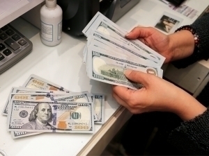 Dollar kursi keskin tushdi