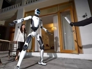 Xitoyda kung-funi biladigan robot ishlab chiqildi (video)