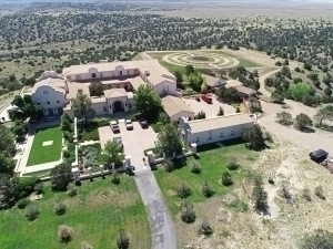 “Сиёсатчилар учун хавф”. Эпштейннинг ранчоси бўйича тергов ўтказилади