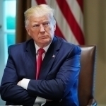 Трампдан Украинага ҳарбий ёрдамнинг тўхтатилишини тушунтириш талаб қилинди
