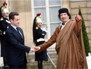 Франция собиқ президенти Каддафийнинг молиявий ишида айбдор деб топилди