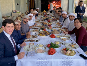 Dubay valiahdi yana Toshkentda! Prezidentning kuyovlari unga ziyofat berdi