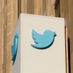 Маск Twitter буюмларини аукционга қўймоқчи