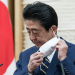 Sindzo Abe iste’foga chiqdi