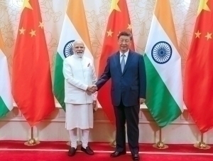 Ajdaho va fil birga raqsga tushmoqda