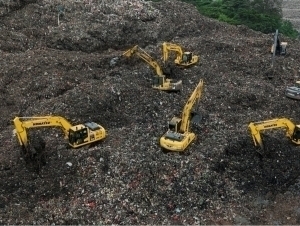 Индонезияда чиқиндихона қулаб тушди: 7 киши ҳалок бўлди