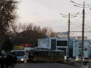 Samarqandda tramvay izidan chiqib ketdi
