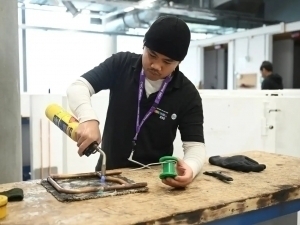 СИ хавфи сабаб Британияда ёшлар ҳунар ўрганишни танлаяпти