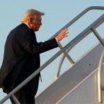 Tramp Erondan uranni olib chiqib ketmoqchi