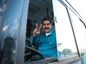 Avtobus haydashdan davlatni boshqarishgacha ko‘tarilgan Maduro yana prezidentlikka nomzod bo‘ldi