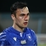 O‘zbekistonda futbol darvozaboni “kalla qo‘yib”, raqibining burnini sindirdi (video)
