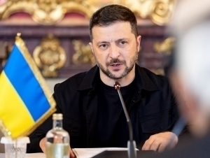 АҚШ Украинага қурол етказиб беришни тиклади – Зеленский