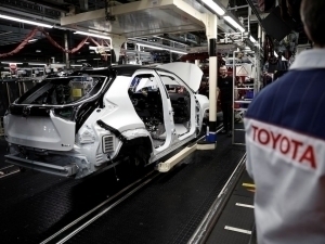 Трампнинг божлари туфайли Toyota’нинг даромади кескин камаяди