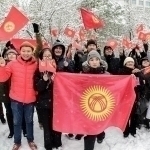 Bishkekda bayroqni o‘zgartirishga qarshi miting bo‘lib o‘tdi (fotoreportaj)