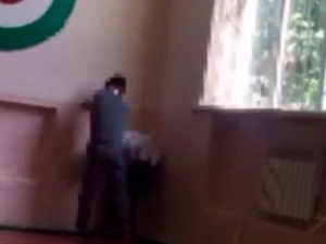 Student in Andijan assaults his schoolmate and demands money (video)