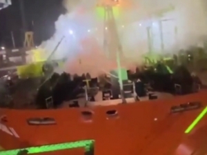 Indoneziyada neft tankeri yonib ketdi. Qurbonlar bor (video)