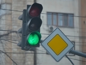 There's been misinformation circulating on social media suggesting that individuals or organizations have the freedom to install traffic lights