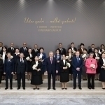 Президент ўқитувчи ва мураббийларга мукофотларни топширди