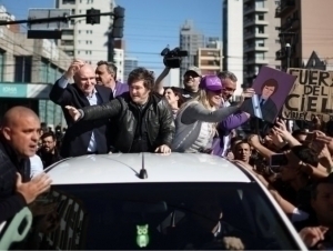 Аргентина Президенти тошбўрон қилинди