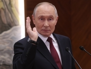 Путин болаларга Украинадаги урушни “озуқа занжири” мисолида тушунтиришни таклиф қилди