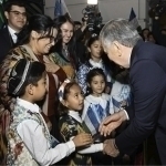 Mirziyoyev meets with Uzbeks in Washington