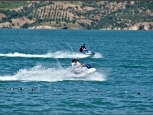 Electric motor boats are authorized for use in water bodies