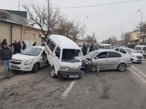 Samarqandda BMW, Damas va Cobalt to‘qnashdi