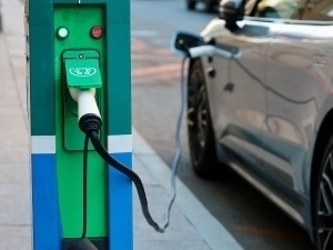 Elektromobillarni quvvatlantirish stansiyalari asbob-uskunalari bojxona bojidan ozod qilindi