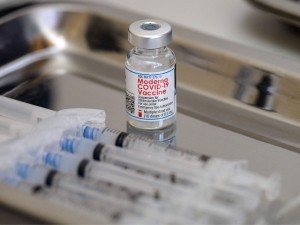 Yaponiyada Moderna vaksinasidan begona moddalar topildi