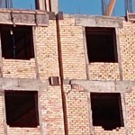 Тошкентдаги кўп қаватли уй ҳали битмасдан нурай бошлади