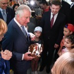 Britaniya valiahdi ukrainalik qochqinlarni ko‘rish uchun Ruminiyaga bordi