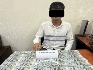 Оҳангарон ҳокимлиги мансабдори пора билан қўлга тушди