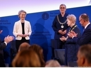 Fon der Lyayenga Buyuk Karl mukofoti topshirildi