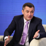 Sultonov gaz va elektr energiyasi narxi qanchaga oshishini aytdi