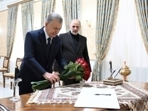 Mirziyoyev visits Iranian Embassy to extend his condolences