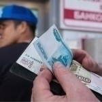 Россияда мигрантларнинг пул ўтказмасига чеклов қўйилиши мумкин