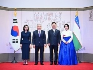 Koreyada Shavkat Mirziyoyevni tantanali kutib olish marosimi o‘tkazildi